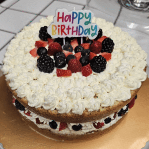 Pastel tres leches relleno de frutas _